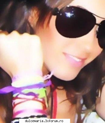 Anahi purtand ochelari - Poze...incep eu - Trupa RBD
