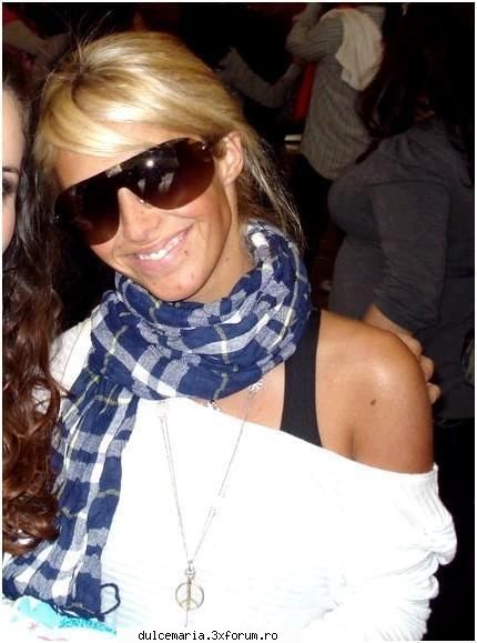 Anahi purtand ochelari - xdee_x - Trupa RBD