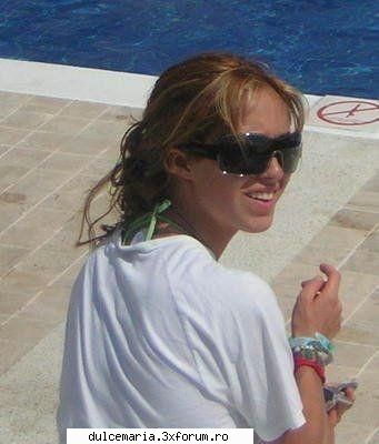 Anahi purtand ochelari - xdee_x - Trupa RBD