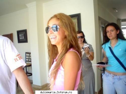 Anahi purtand ochelari - sh eoo ultimaaaaaa ????? wahHHHHH =( - Trupa RBD