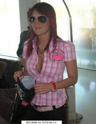 DuLcE MArIa Vs AshleY SiMpsOn - am fost si eu fana ashlee simpson dar am - Dulce Maria versus ....