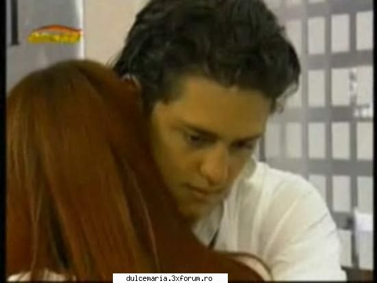 Dulce album-foto - ( =( =( aiki i se vede lui fata,dar ei nu! =( :( - Dulce Maria album-foto
