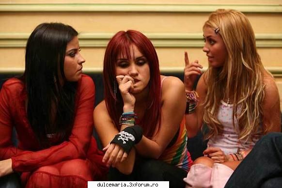Interpretare pozei - *RBD*Anahi* - Cafenea