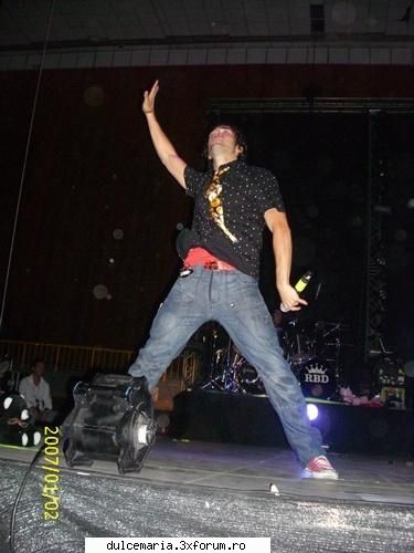 Rbd in Romania 2008-poze - Ponchoo:X.....asa macar cine nu a fost la concert - Trupa RBD