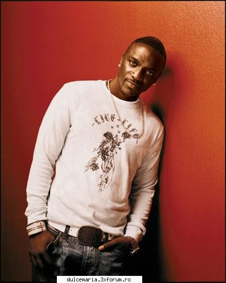 **Super joc** - Akon? Pt cn nu il stie pun poza cu el - Cafenea
