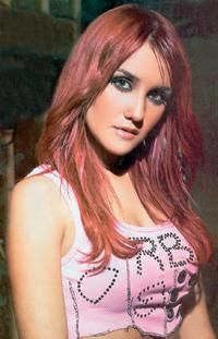 dulce maria VS fergie - dulce 70% fergie 30% - Dulce Maria versus ....